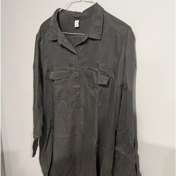 Gray blouse 🤍 nice soft material 🤍 - Picture 3 of 5